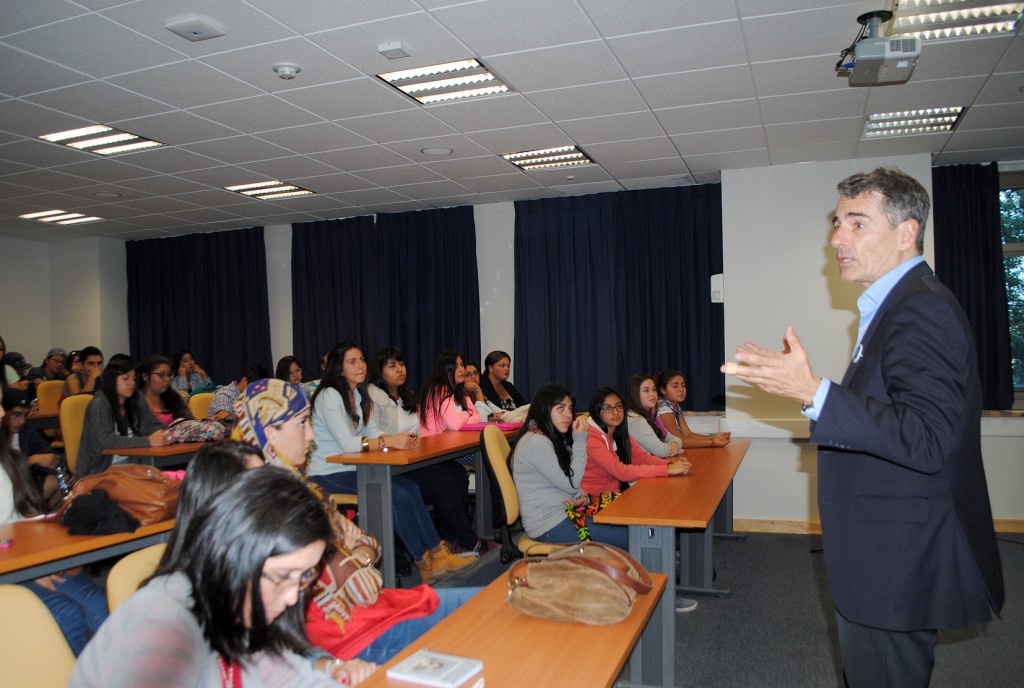 Andrés Velasco se reunió con alumnos de Escuela de Liderazgo en USS Concepción